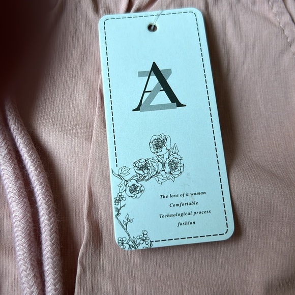 New with tags. Rose colored lightweight cargo wide leg pant. Elastic waist. - Picture 4 of 8